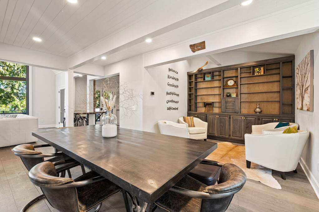 7 Bedroom Single Family Home/House's Image 17