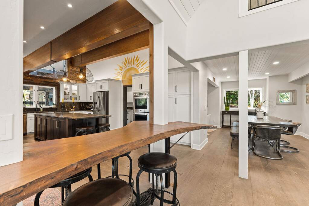 7 Bedroom Single Family Home/House's Image 22