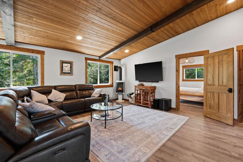 7 Bedroom Single Family Home/House's Image 29