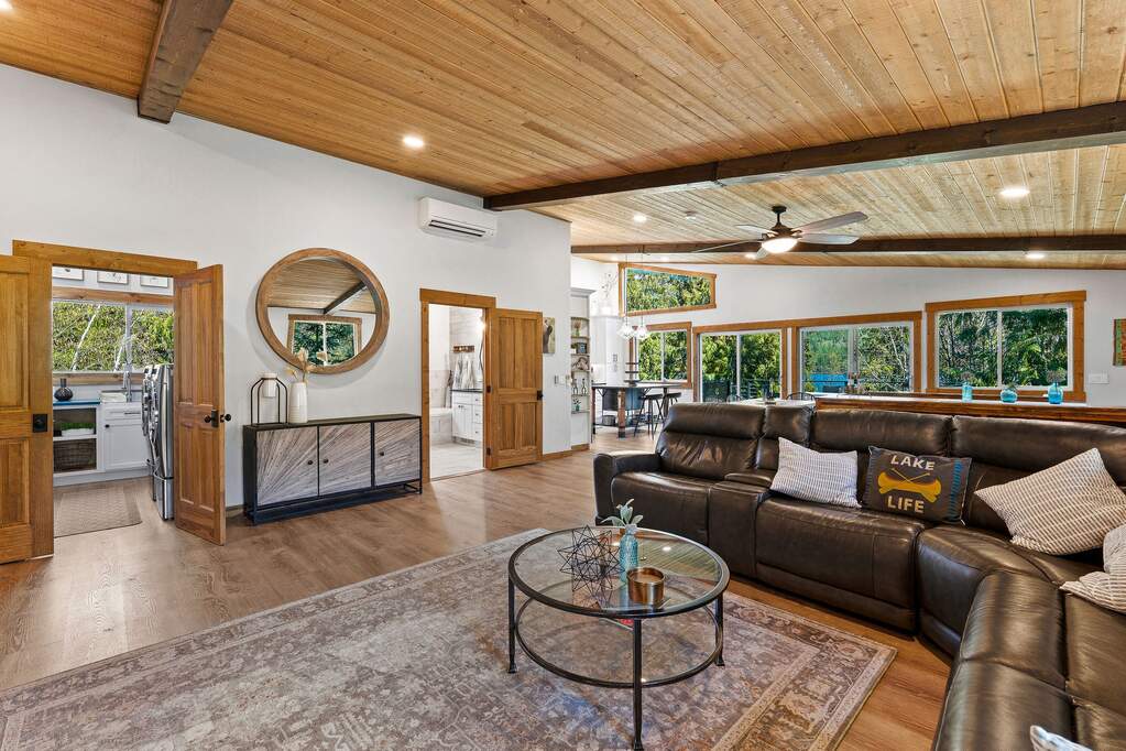 7 Bedroom Single Family Home/House's Image 31