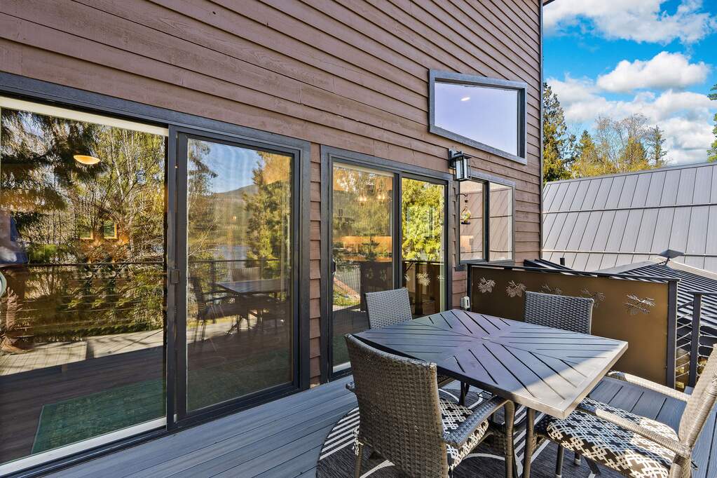 7 Bedroom Single Family Home/House's Image 39