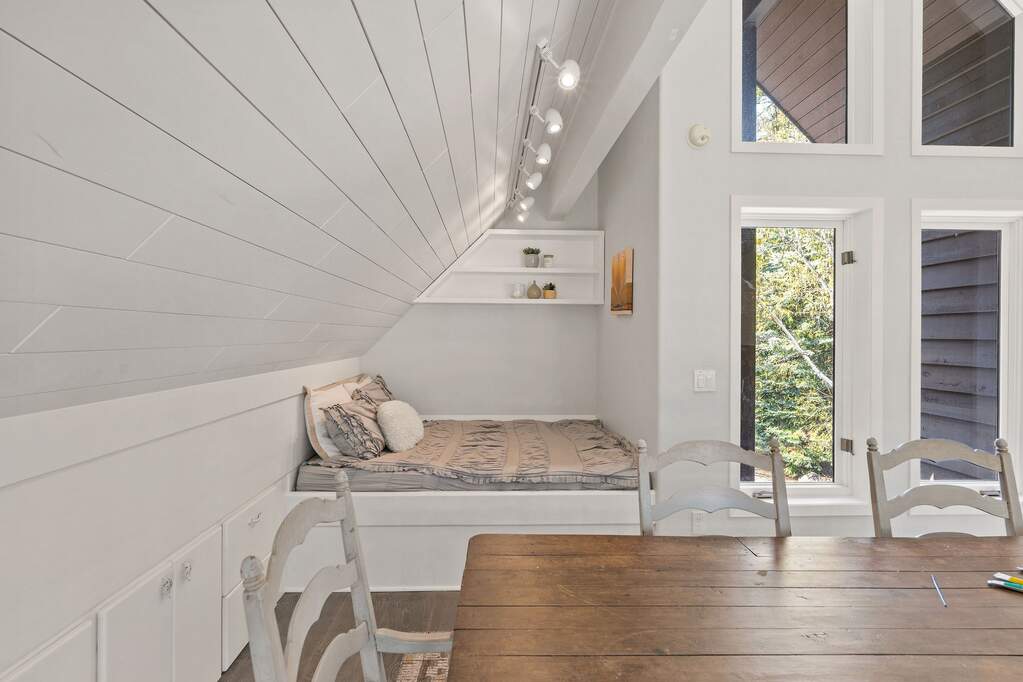 7 Bedroom Single Family Home/House's Image 48