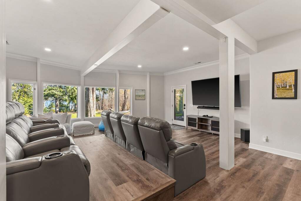7 Bedroom Single Family Home/House's Image 50