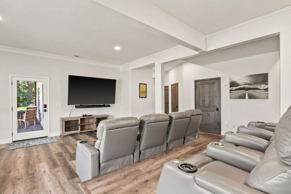 7 Bedroom Single Family Home/House's Image 53