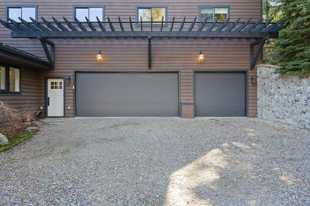 7 Bedroom Single Family Home/House's Image 88
