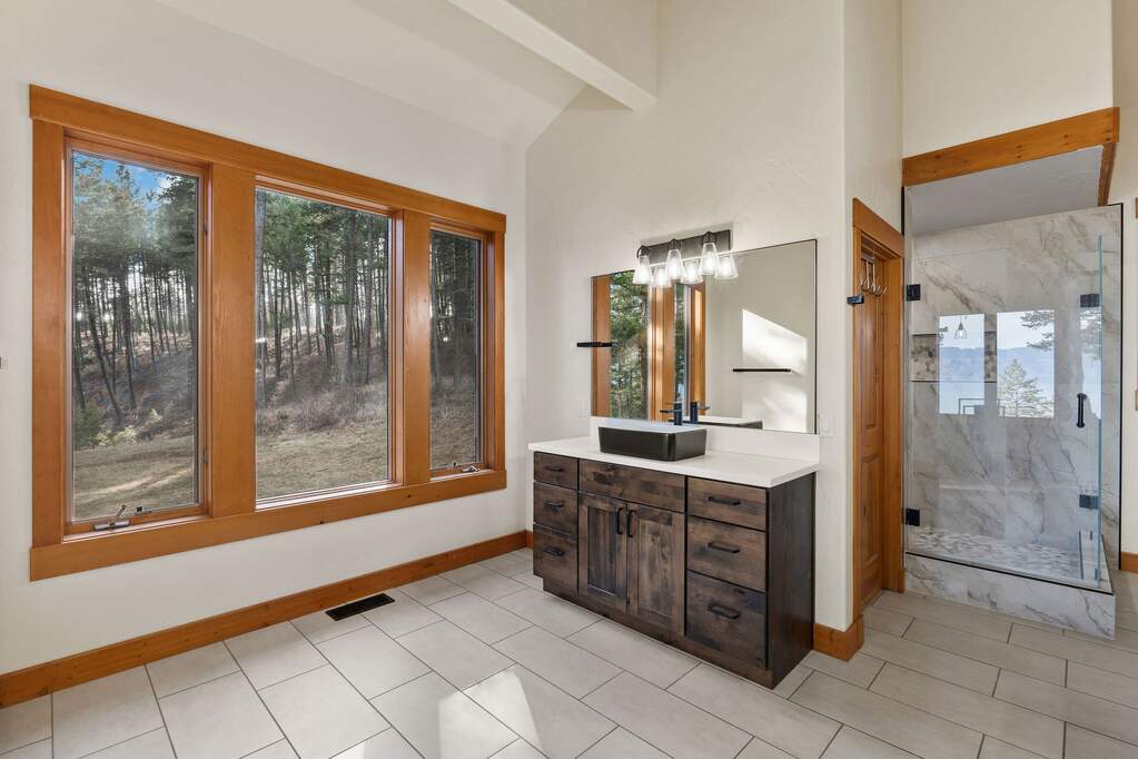 6 Bedroom Single Family Home/House's Image 32