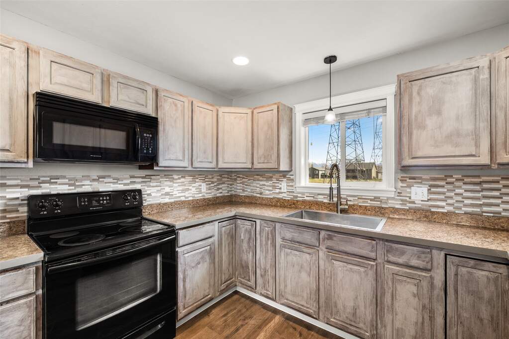 4 Bedroom Single Family Home/House's Image 7