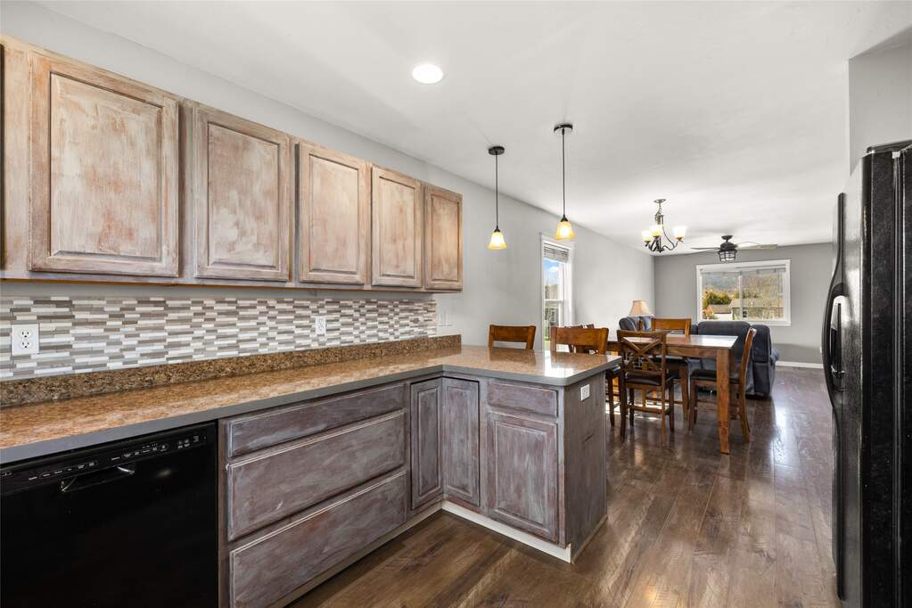 4 Bedroom Single Family Home/House's Image 8