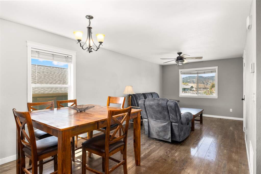 4 Bedroom Single Family Home/House's Image 4