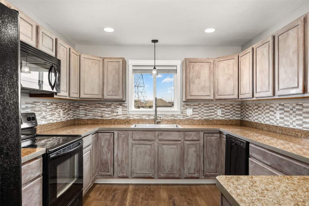 4 Bedroom Single Family Home/House's Image 6
