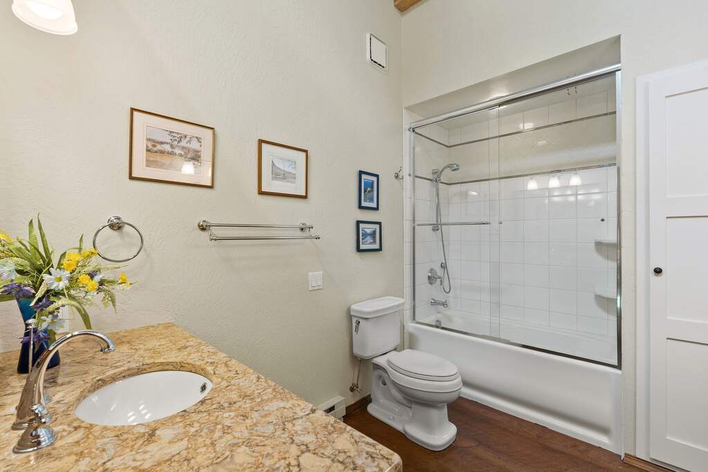 4 Bedroom Single Family Home/House's Image 18