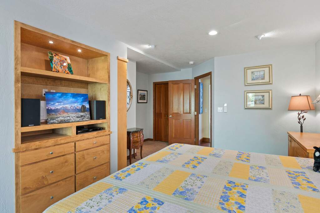 4 Bedroom Single Family Home/House's Image 29