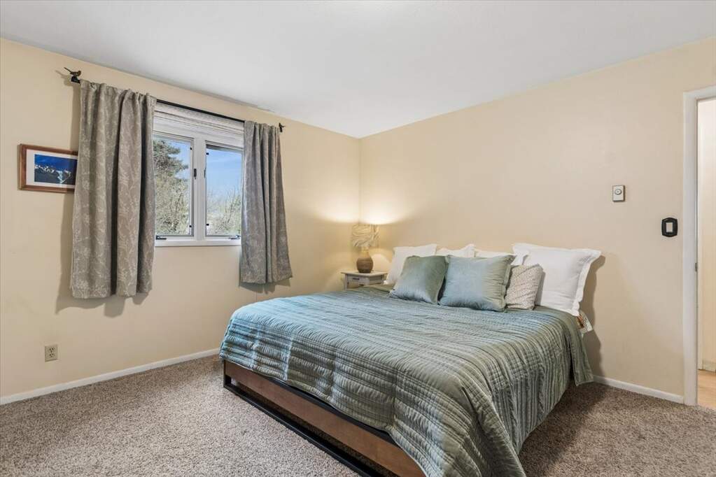 4 Bedroom Single Family Home/House's Image 11