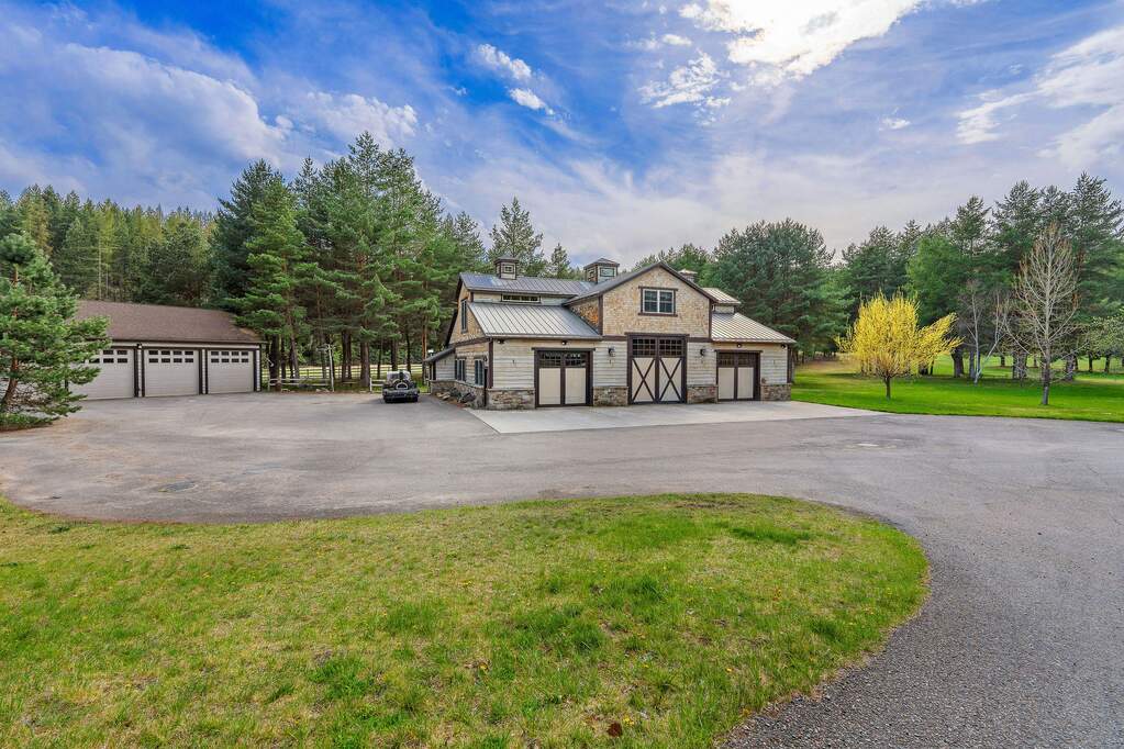 10 Bedroom Single Family Home/House's Image 98