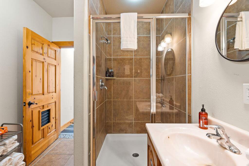 10 Bedroom Single Family Home/House's Image 106