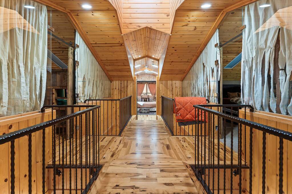 10 Bedroom Single Family Home/House's Image 111