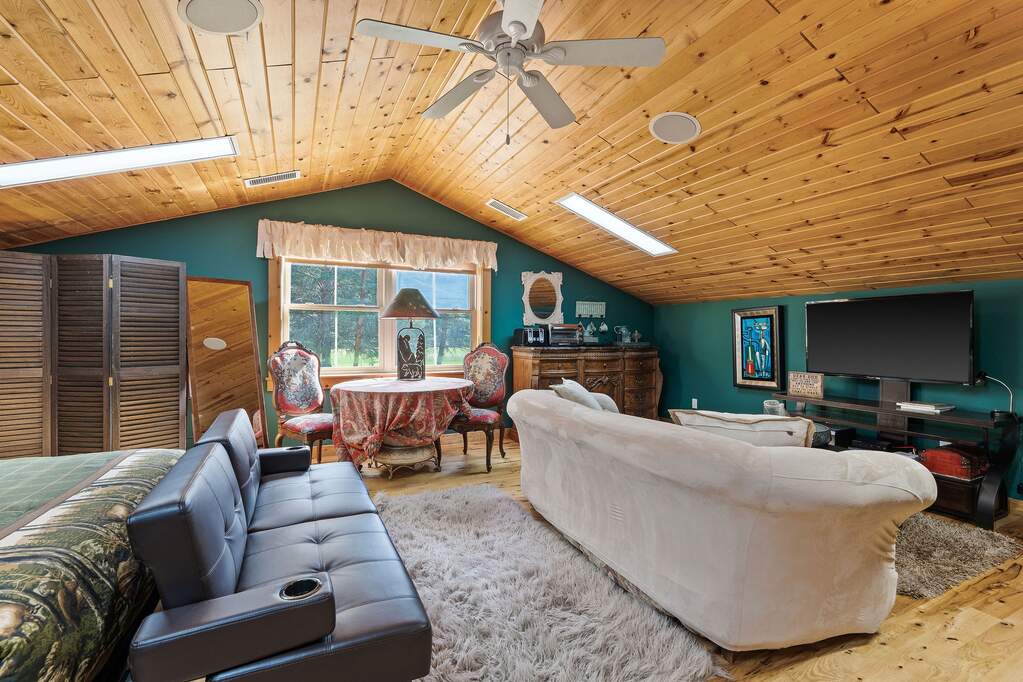 10 Bedroom Single Family Home/House's Image 113