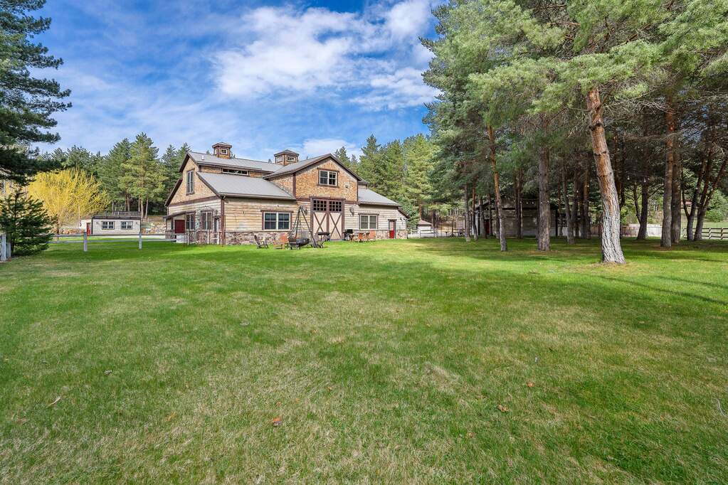 10 Bedroom Single Family Home/House's Image 116