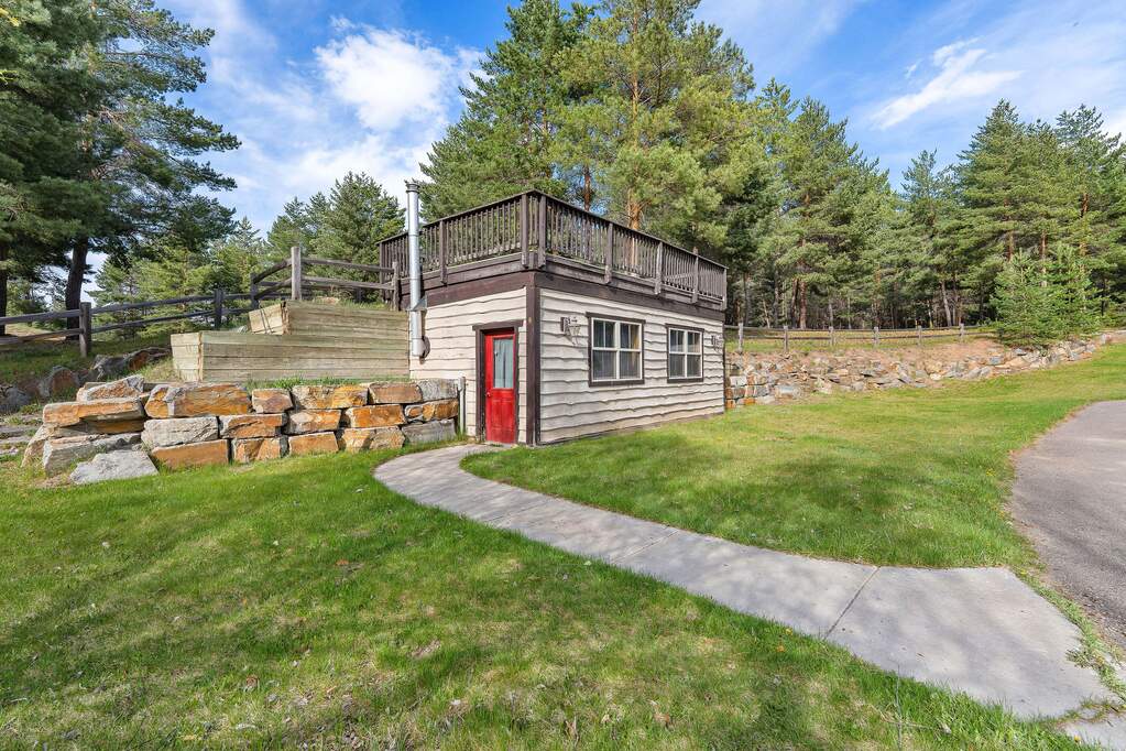 10 Bedroom Single Family Home/House's Image 117