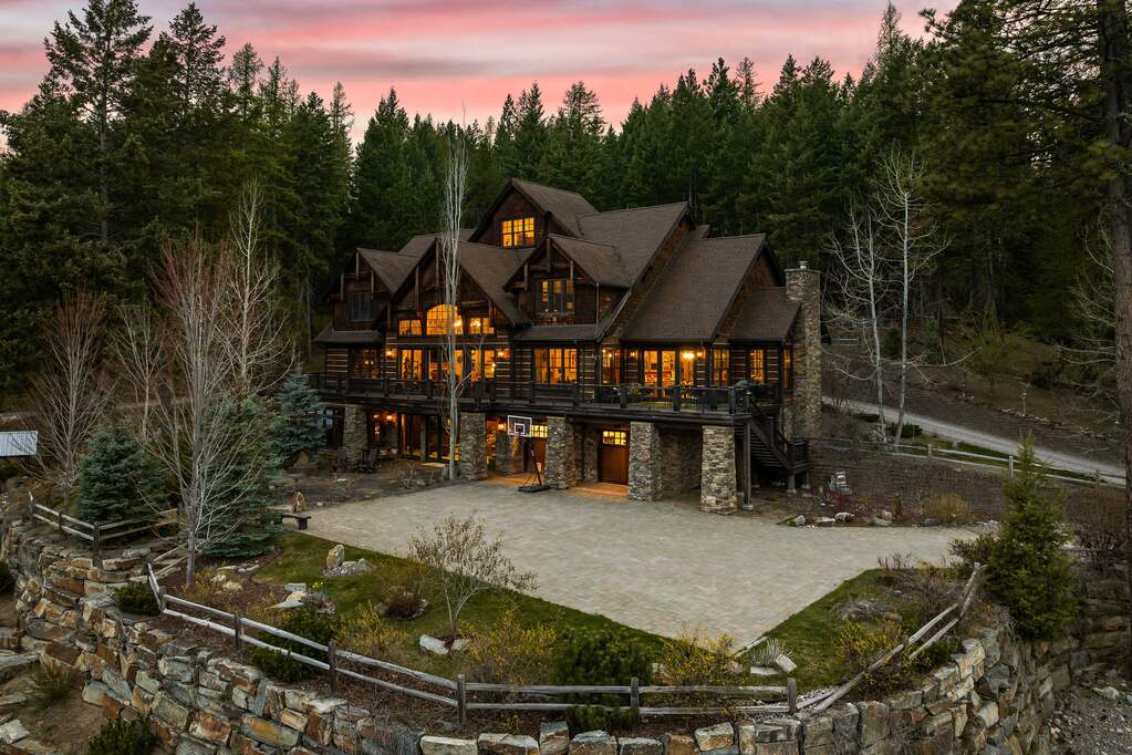 10 Bedroom Single Family Home/House's Image 12