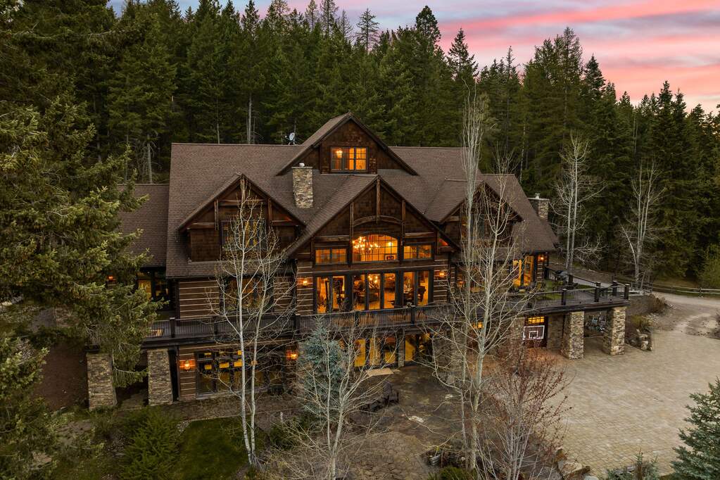 10 Bedroom Single Family Home/House's Image 13