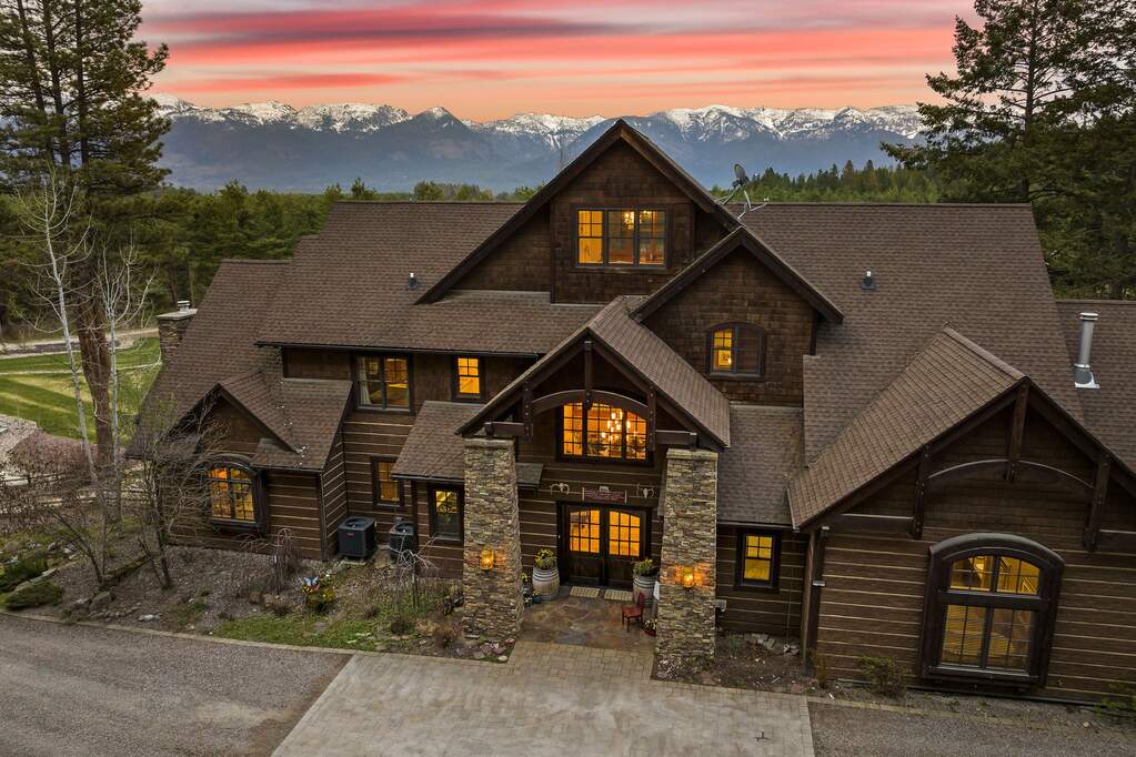 10 Bedroom Single Family Home/House's Image 14