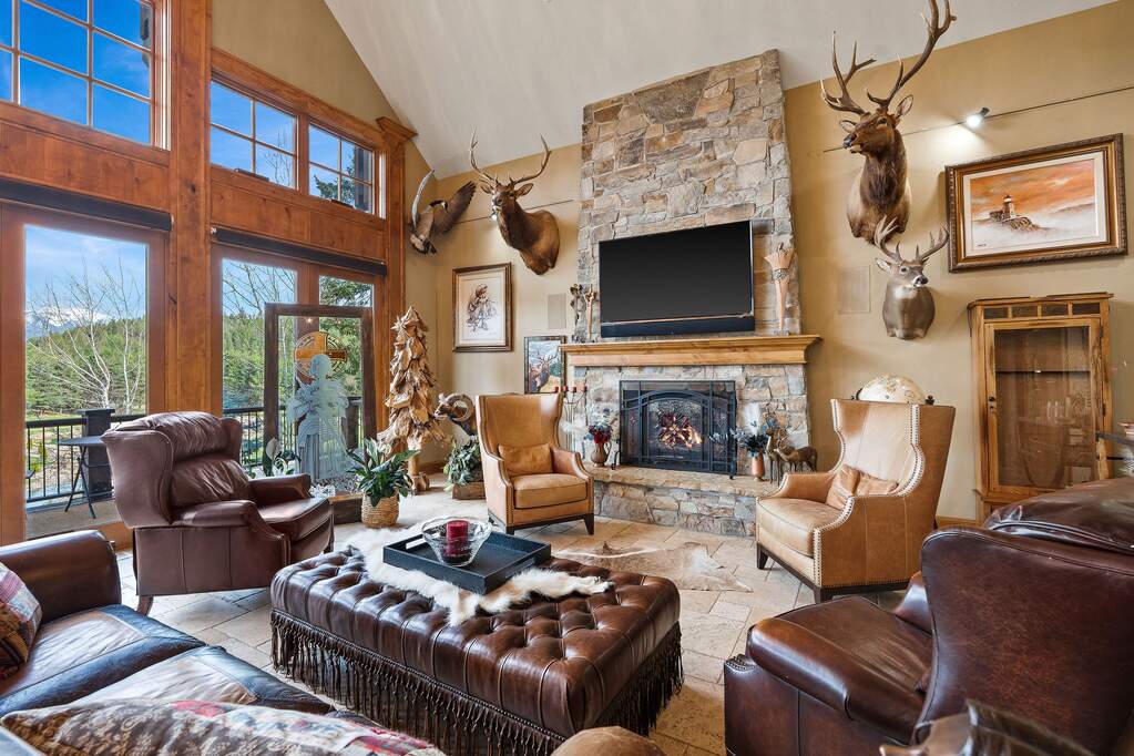 10 Bedroom Single Family Home/House's Image 18