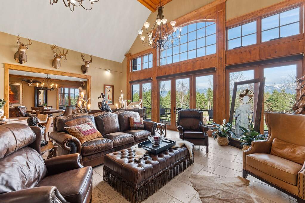 10 Bedroom Single Family Home/House's Image 19