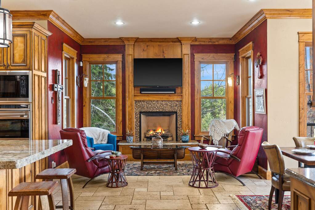 10 Bedroom Single Family Home/House's Image 25