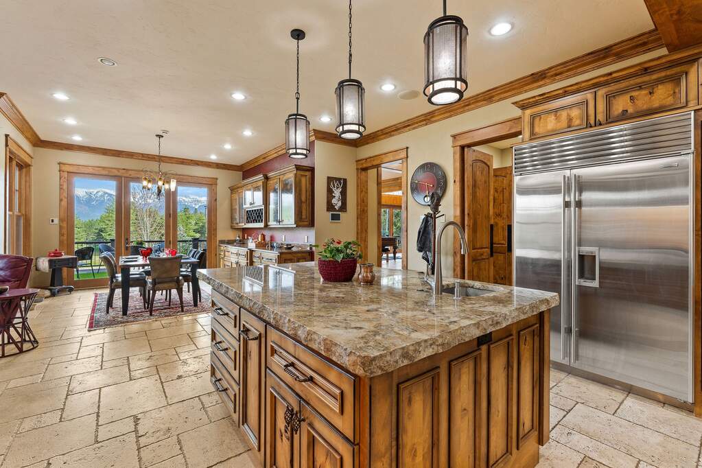 10 Bedroom Single Family Home/House's Image 29