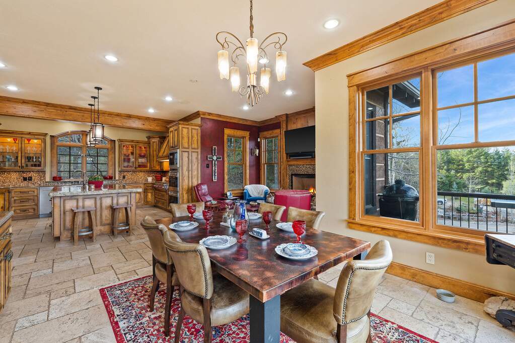 10 Bedroom Single Family Home/House's Image 32