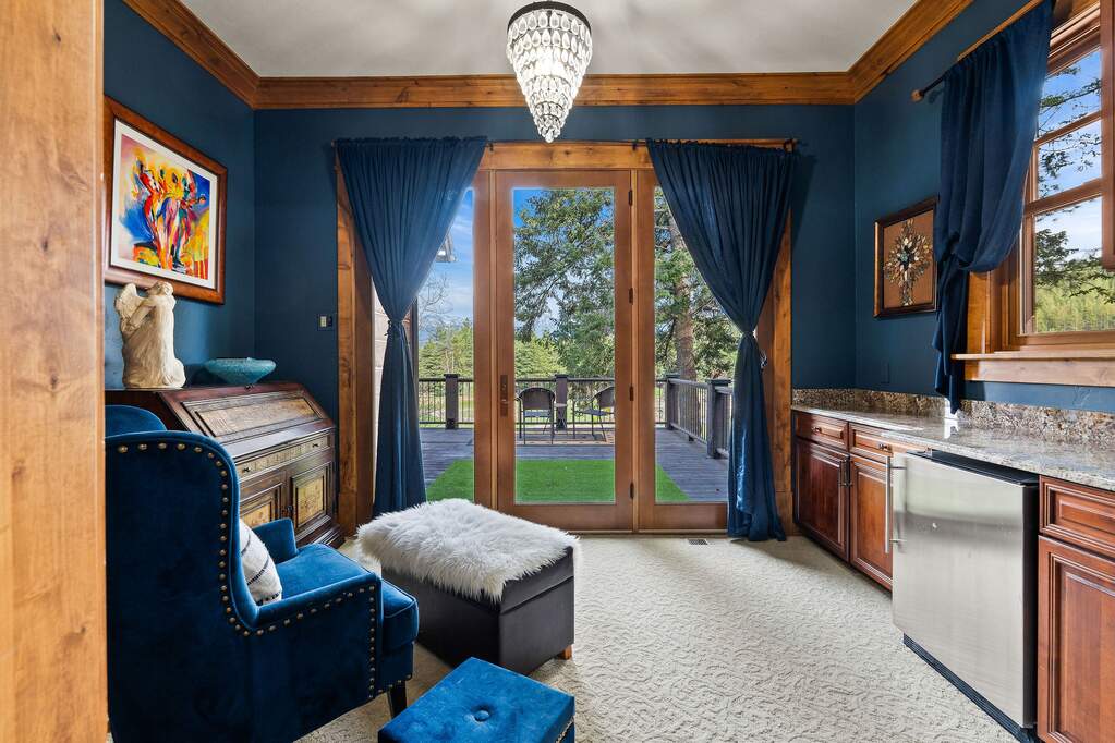 10 Bedroom Single Family Home/House's Image 37