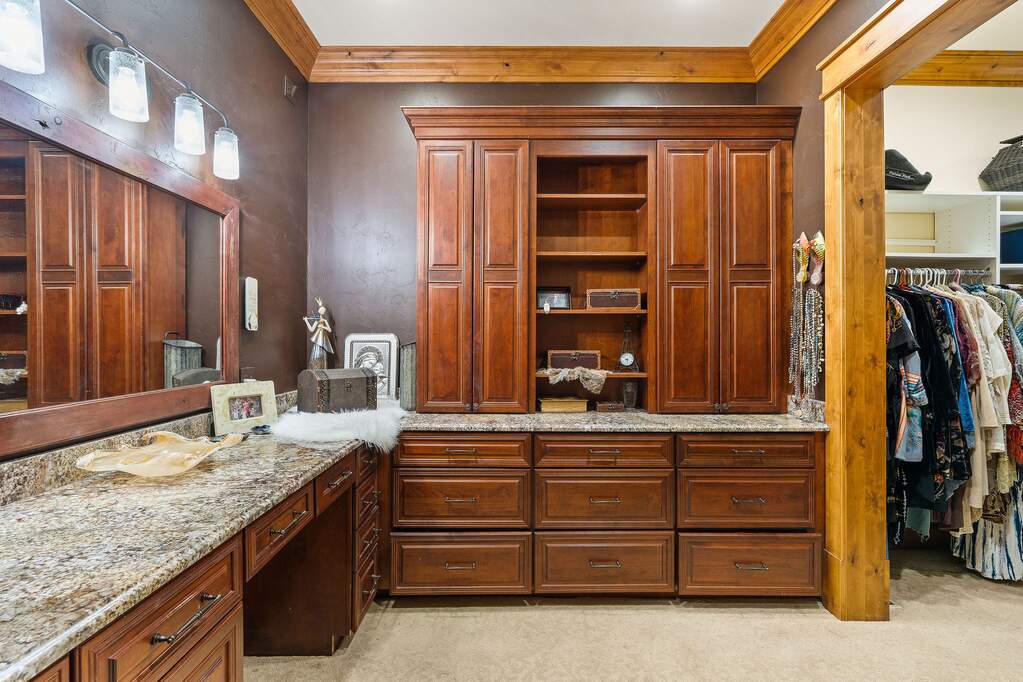 10 Bedroom Single Family Home/House's Image 41