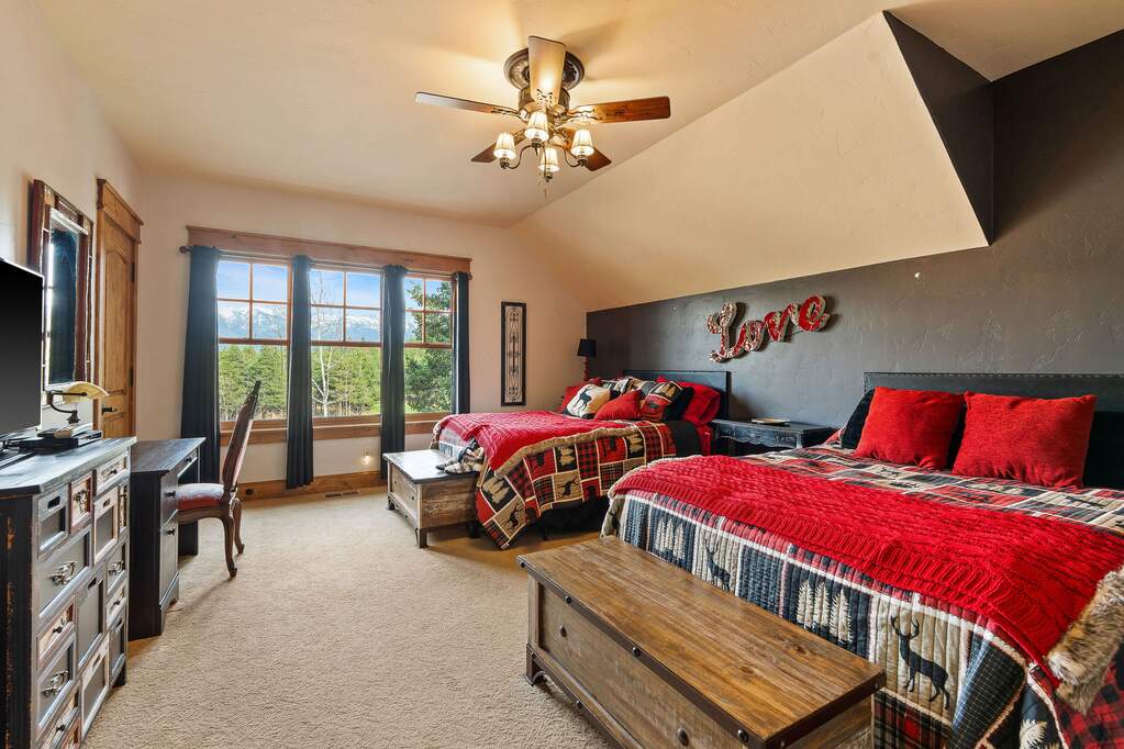 10 Bedroom Single Family Home/House's Image 49