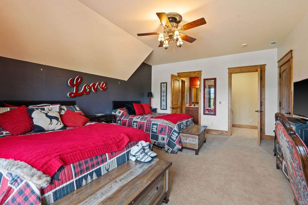 10 Bedroom Single Family Home/House's Image 50