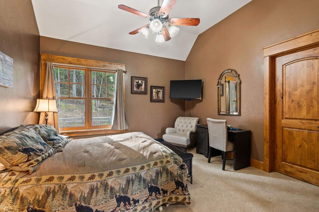 10 Bedroom Single Family Home/House's Image 52