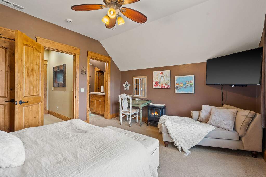 10 Bedroom Single Family Home/House's Image 55