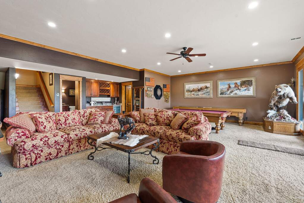 10 Bedroom Single Family Home/House's Image 64