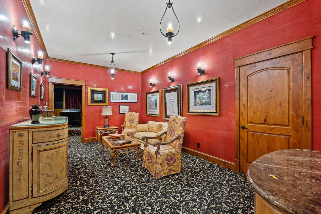 10 Bedroom Single Family Home/House's Image 67