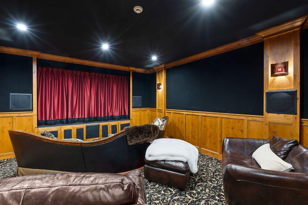 10 Bedroom Single Family Home/House's Image 68