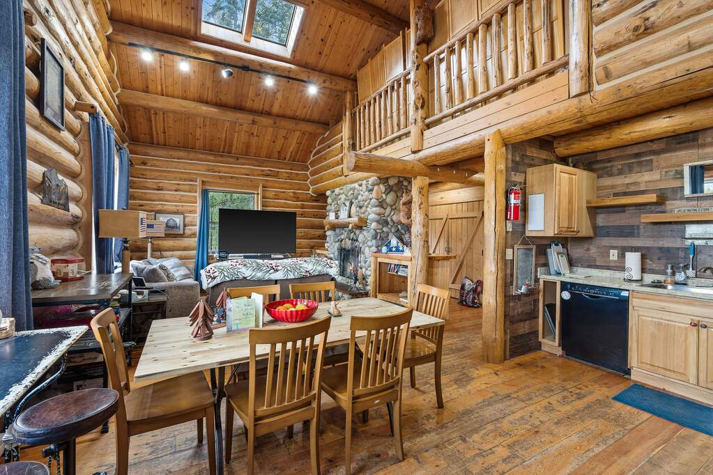 10 Bedroom Single Family Home/House's Image 92