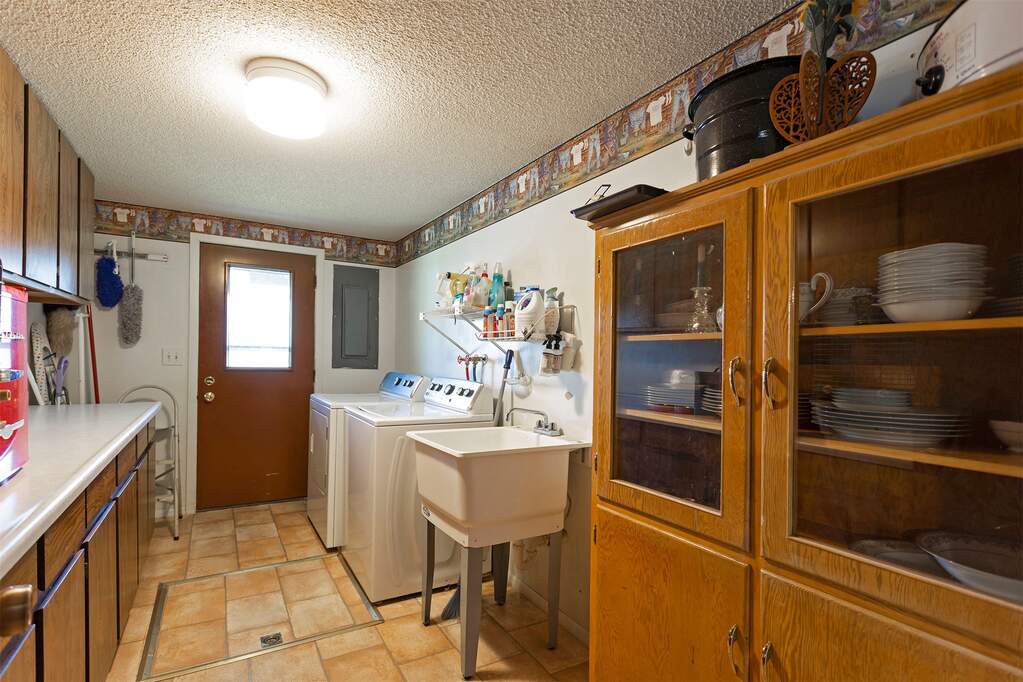 4 Bedroom Single Family Home/House's Image 28