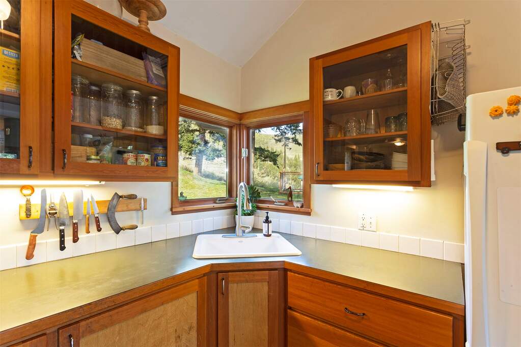 1 Bedroom Single Family Home/House's Image 8
