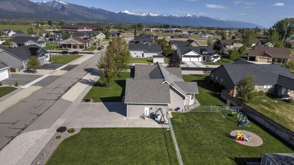 3 Bedroom Single Family Home/House's Image 32
