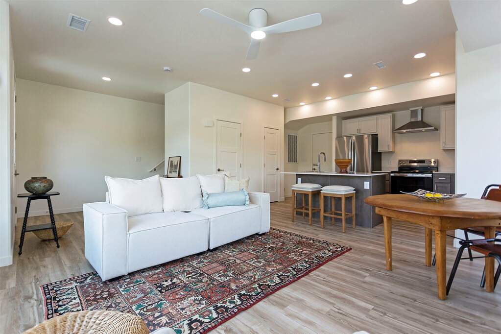 3 Bedroom Villa/Townhouse's Image 4