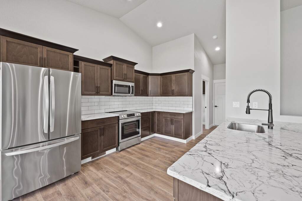 6 Bedroom Single Family Home/House's Image 8