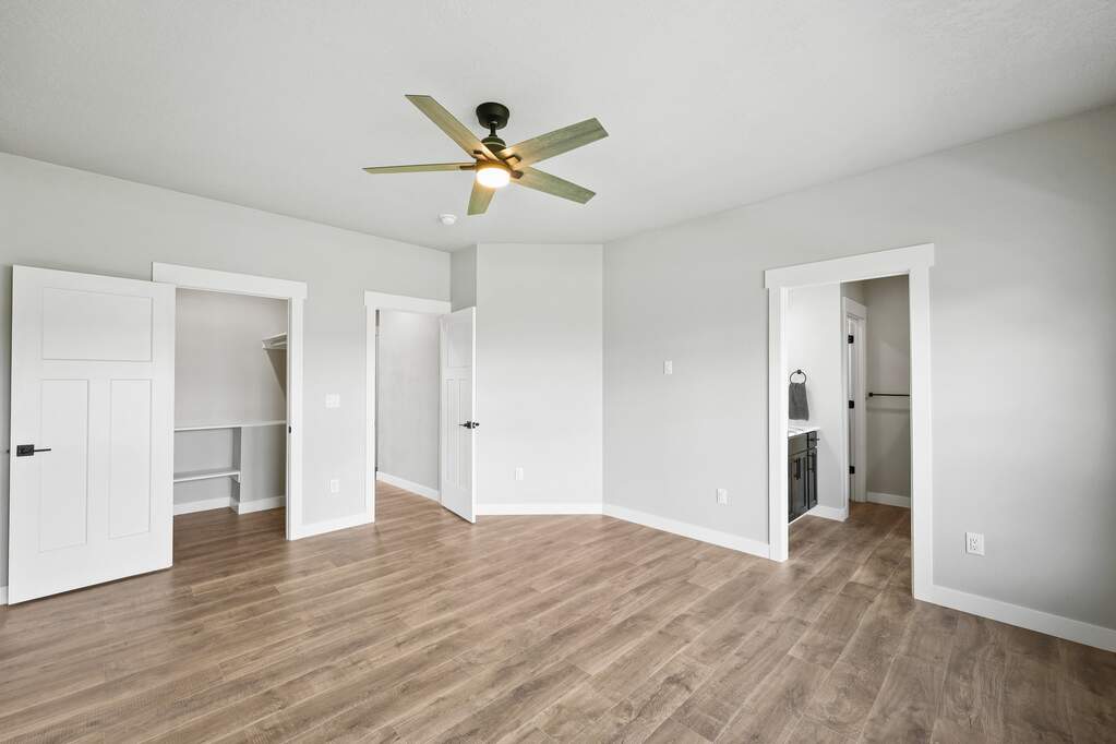 6 Bedroom Single Family Home/House's Image 13