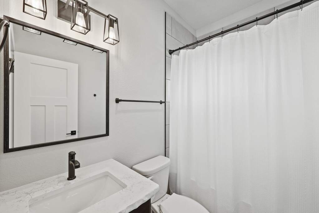 6 Bedroom Single Family Home/House's Image 24
