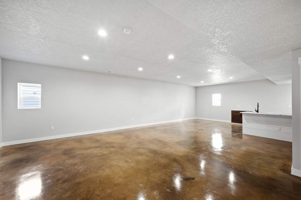 6 Bedroom Single Family Home/House's Image 28