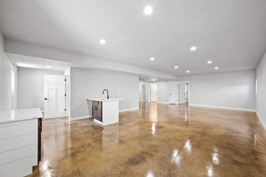 6 Bedroom Single Family Home/House's Image 29